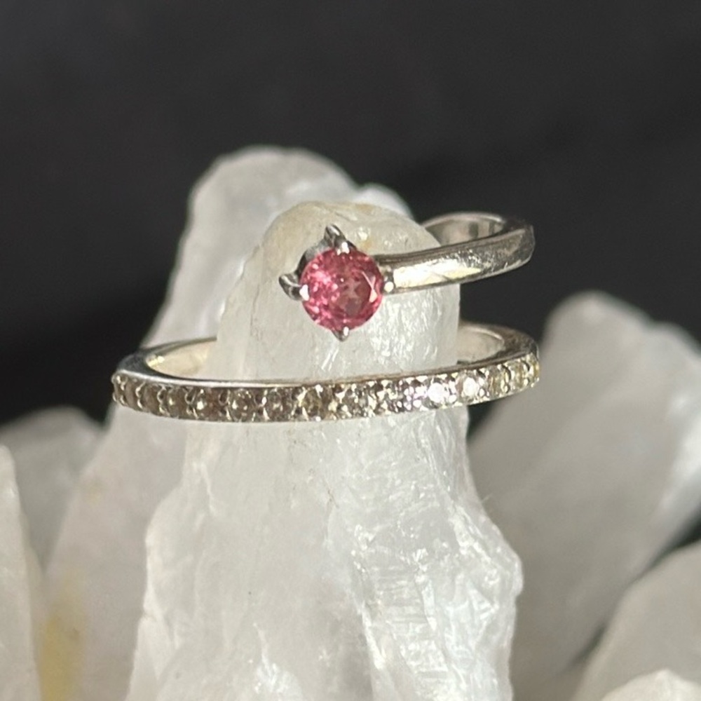 Tourmaline & sterling EUC ring. Bypass style setting w/ genuine gemstones. 6-1/2